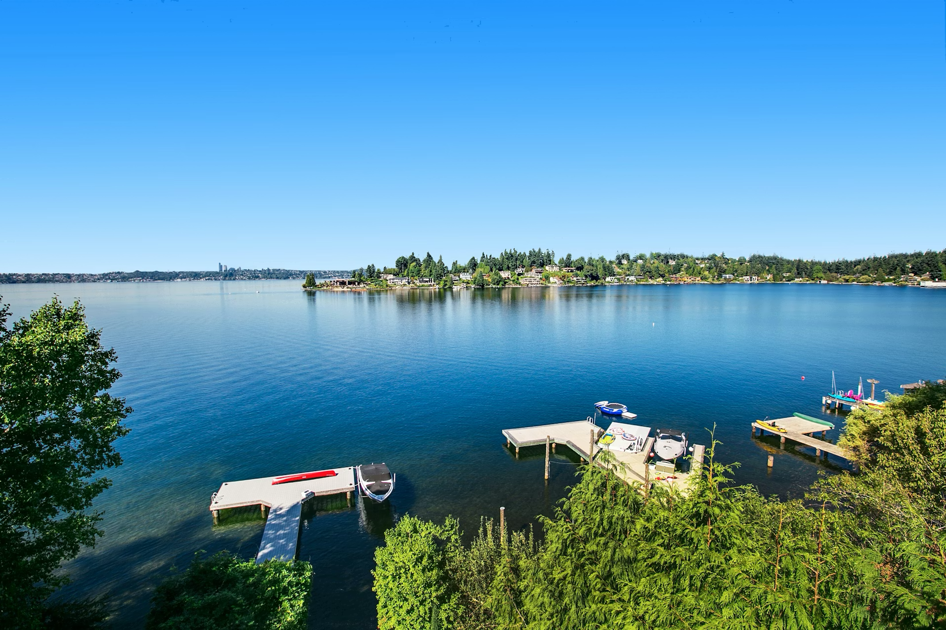 Bili House lakefront view